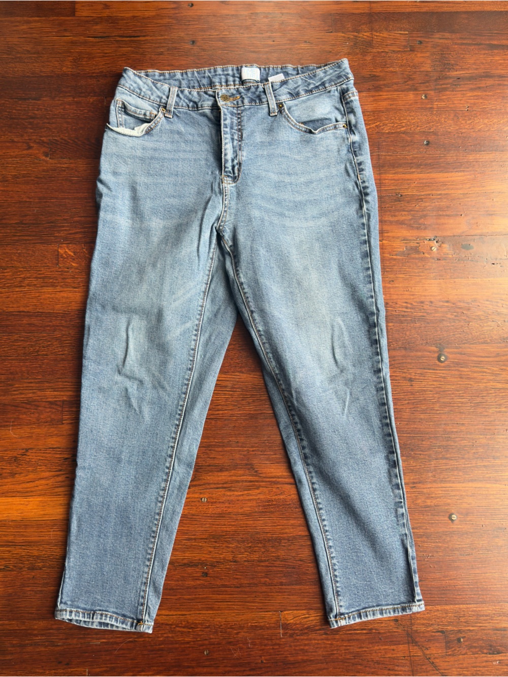 Time and Tru Medium Light Blue Straight-Leg‎ Women's Jeans